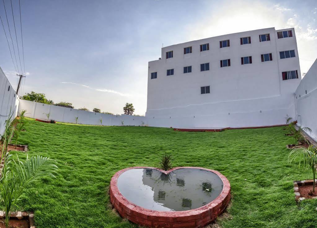 Ganesh Residency Pondicherry Exterior foto